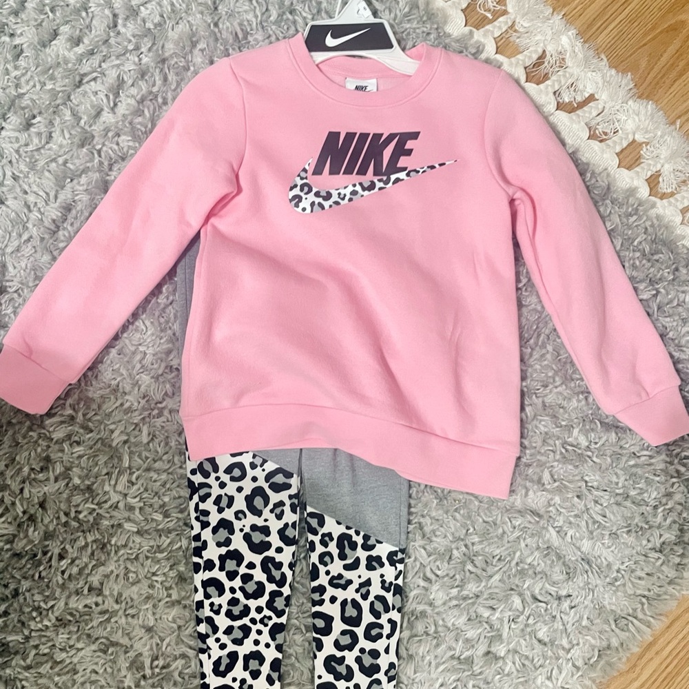 Nike girls 2 piece set